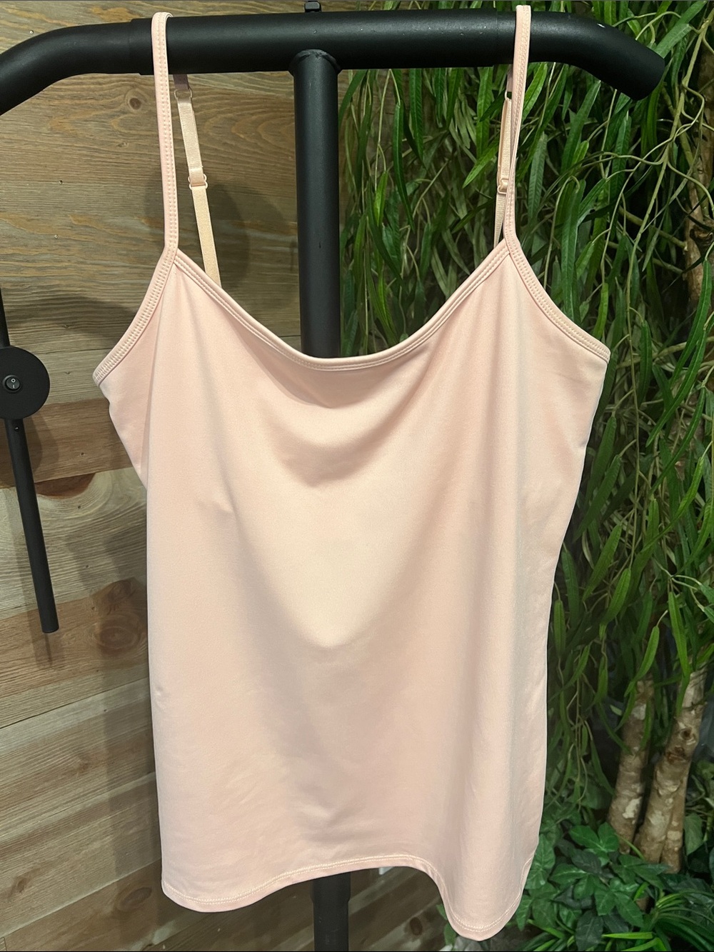 NY&C leach knit cami tank with lined bra area. L